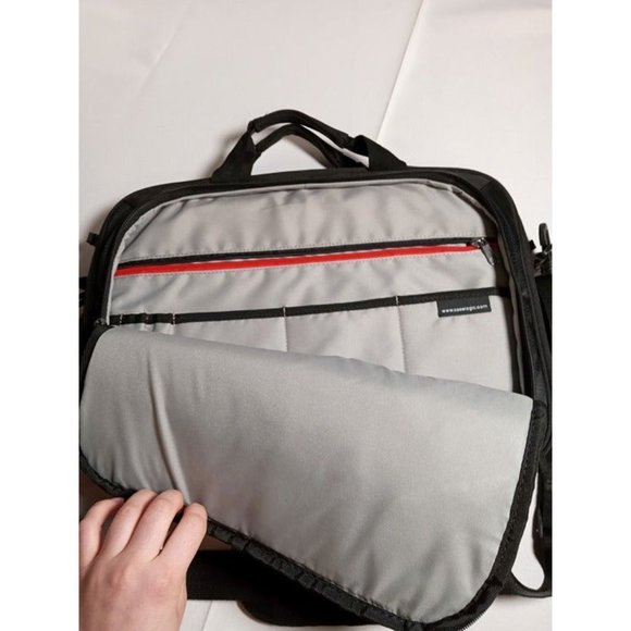 Case Logic Black Sling/Shoulder Bag Laptop Case 16" x 11" x‎ 2" - Picture 2 of 7